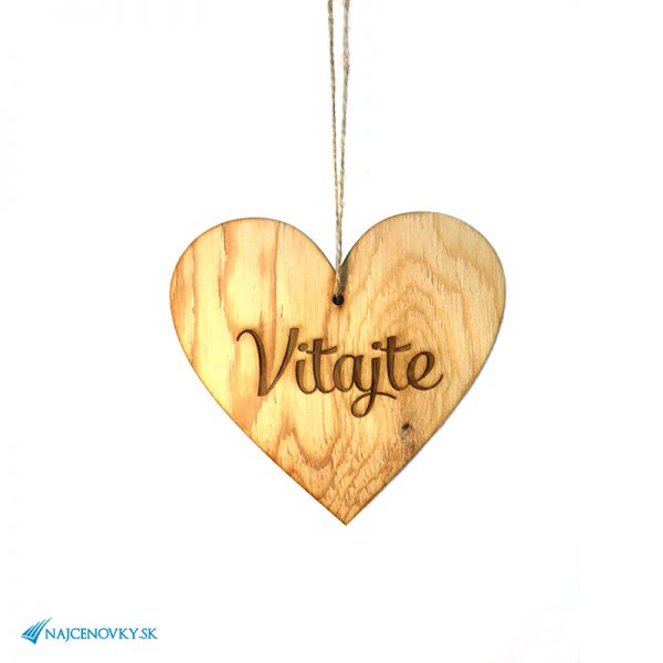 Drevené srdce s nápisom Vitajte